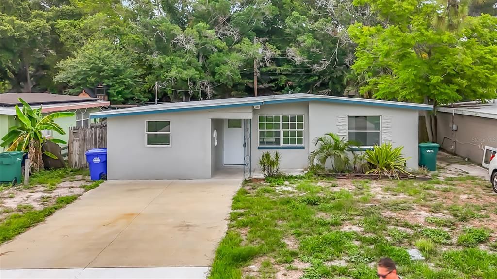 For Sale: $299,900 (3 beds, 2 baths, 730 Square Feet)