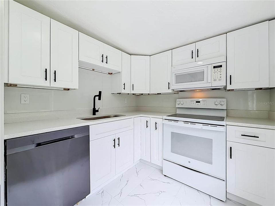 For Sale: $299,900 (3 beds, 2 baths, 730 Square Feet)