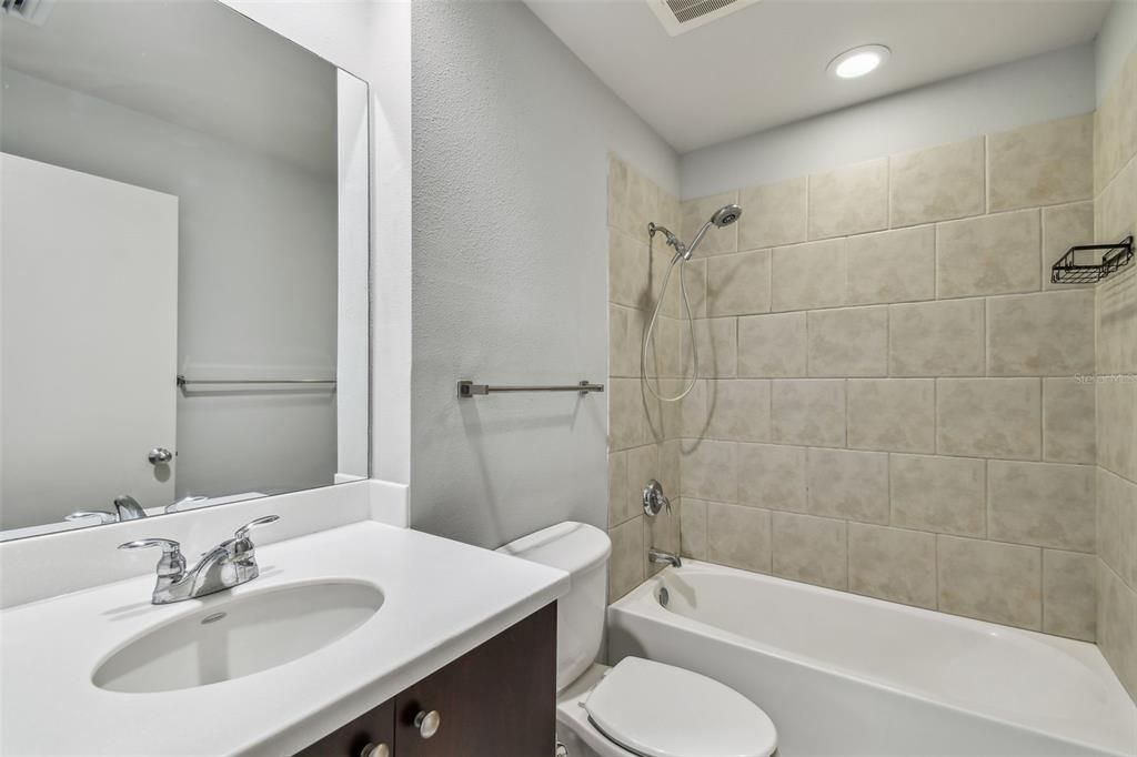 For Sale: $550,000 (2 beds, 2 baths, 1229 Square Feet)