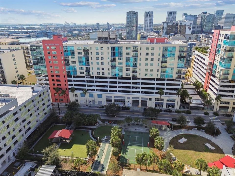 For Sale: $550,000 (2 beds, 2 baths, 1229 Square Feet)