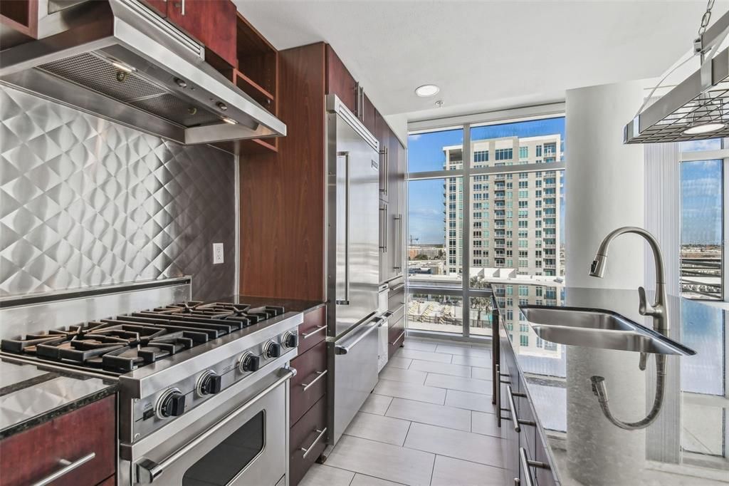For Sale: $550,000 (2 beds, 2 baths, 1229 Square Feet)