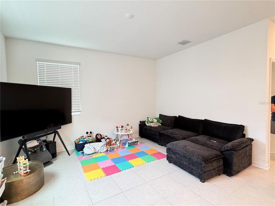For Rent: $2,350 (3 beds, 2 baths, 1755 Square Feet)