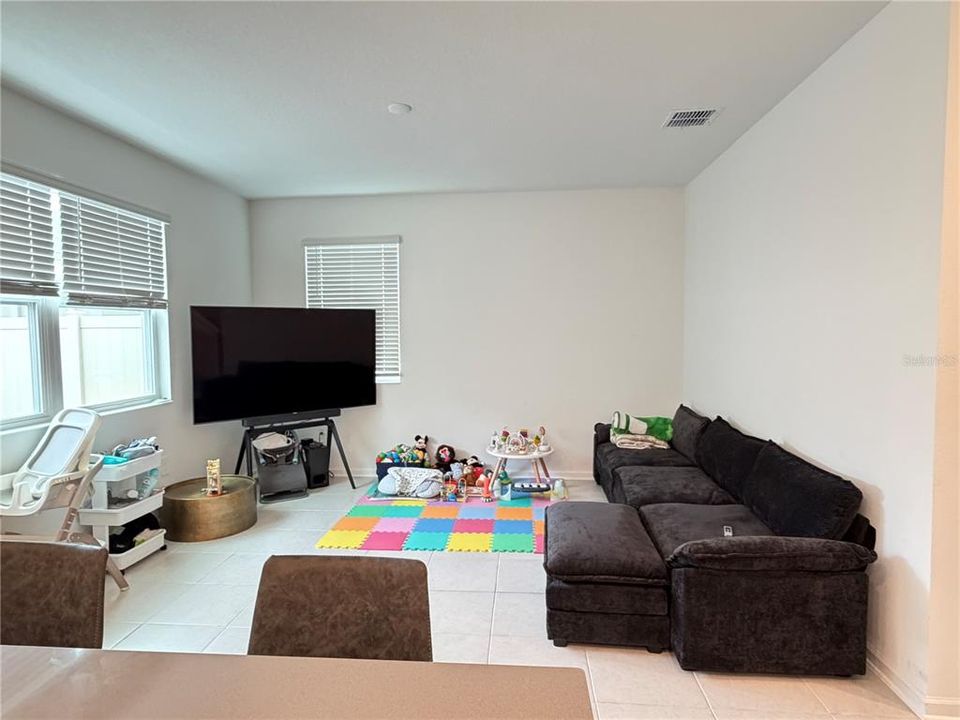 For Rent: $2,350 (3 beds, 2 baths, 1755 Square Feet)