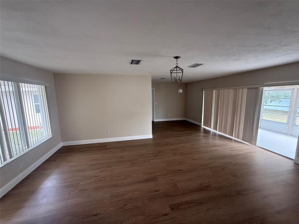 На продажу: $289,900 (3 спален, 2 ванн, 1384 Квадратных фут)