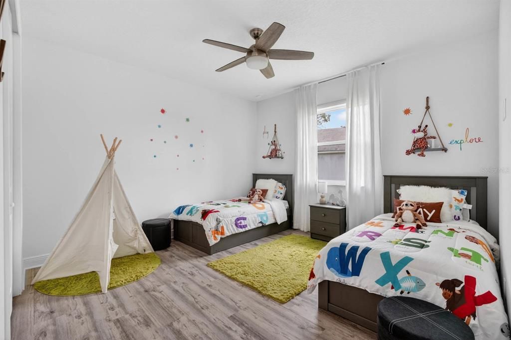 En Venta: $499,990 (3 camas, 2 baños, 2215 Pies cuadrados)