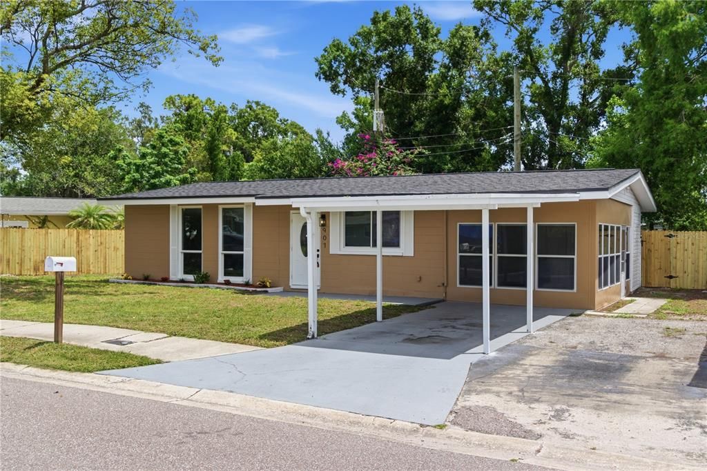 For Sale: $419,900 (3 beds, 3 baths, 1212 Square Feet)