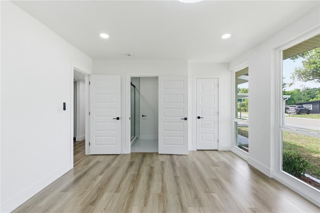 For Sale: $419,900 (3 beds, 3 baths, 1212 Square Feet)