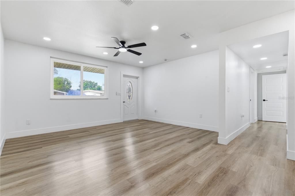 For Sale: $419,900 (3 beds, 3 baths, 1212 Square Feet)