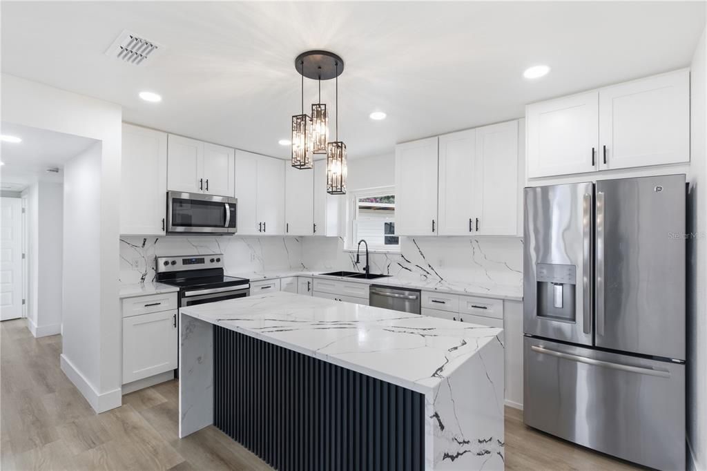 For Sale: $419,900 (3 beds, 3 baths, 1212 Square Feet)