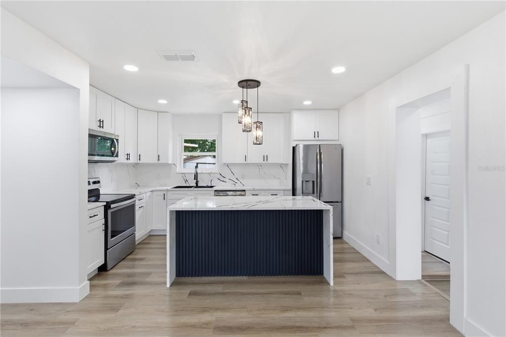 For Sale: $419,900 (3 beds, 3 baths, 1212 Square Feet)