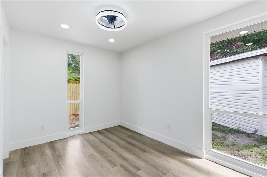 For Sale: $419,900 (3 beds, 3 baths, 1212 Square Feet)