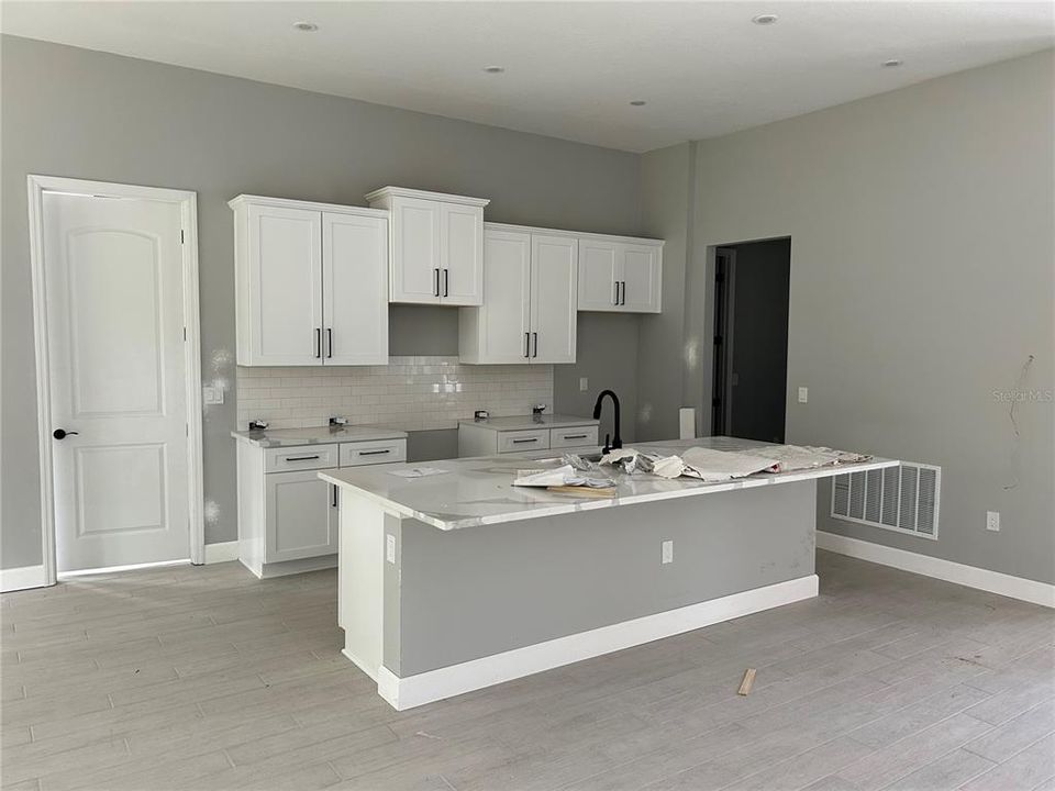 На продажу: $465,900 (4 спален, 2 ванн, 2265 Квадратных фут)