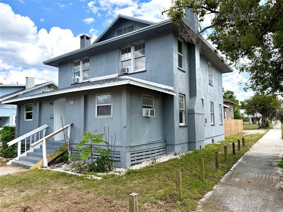 For Sale: $265,000 (6 beds, 3 baths, 2102 Square Feet)