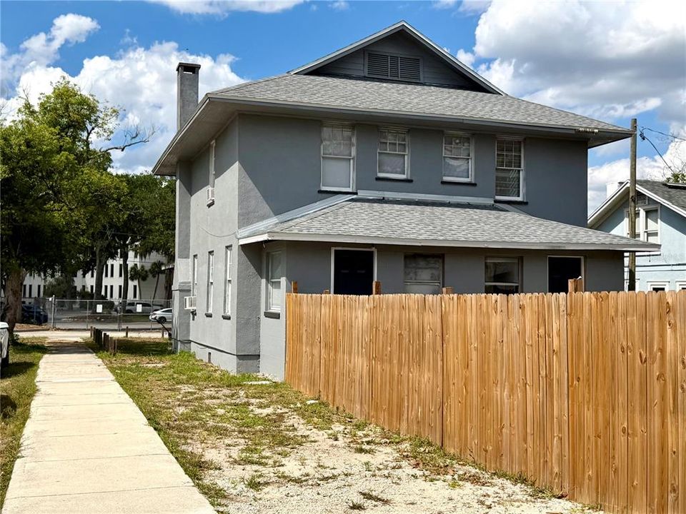 For Sale: $265,000 (6 beds, 3 baths, 2102 Square Feet)