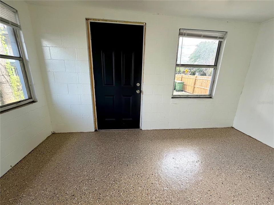 For Sale: $265,000 (6 beds, 3 baths, 2102 Square Feet)