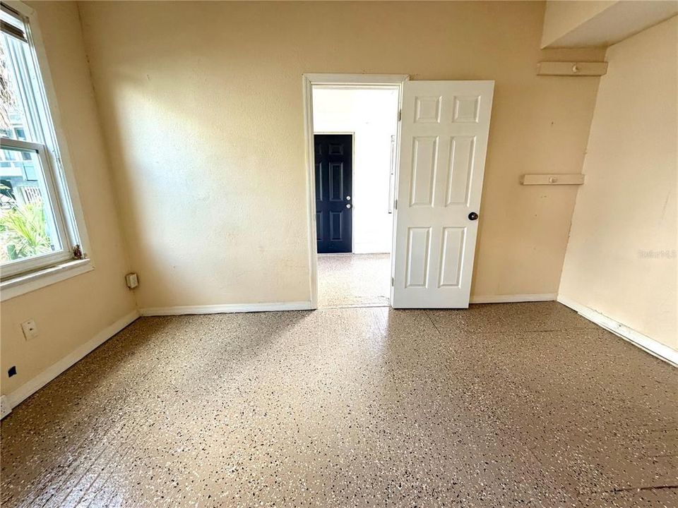 For Sale: $265,000 (6 beds, 3 baths, 2102 Square Feet)