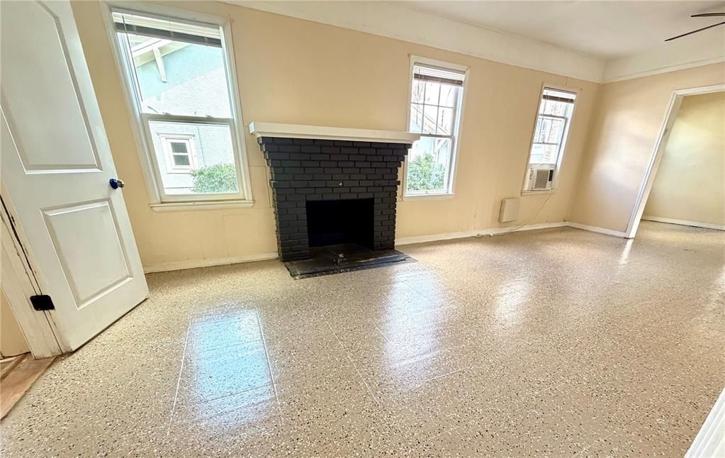 For Sale: $265,000 (6 beds, 3 baths, 2102 Square Feet)