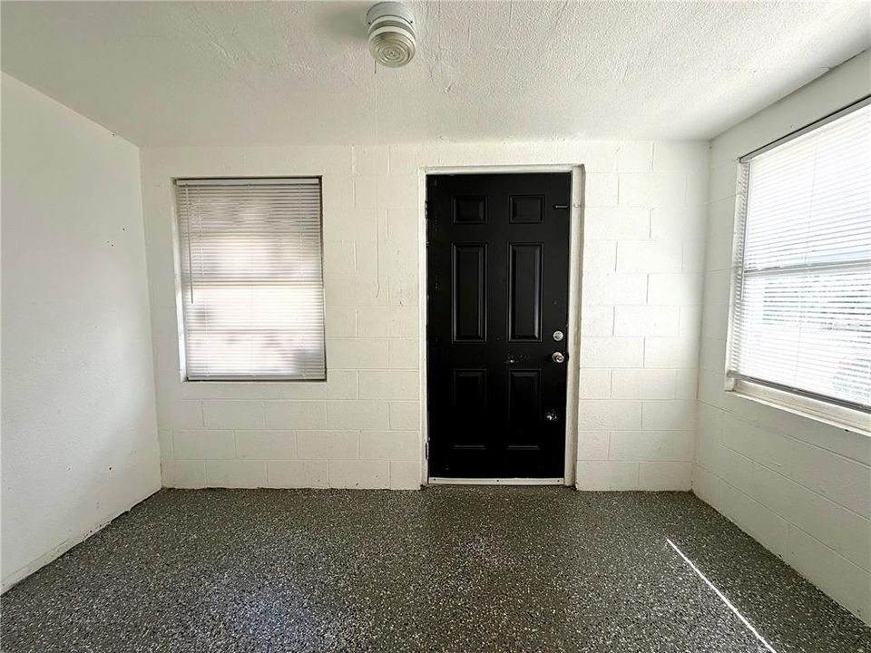 For Sale: $265,000 (6 beds, 3 baths, 2102 Square Feet)