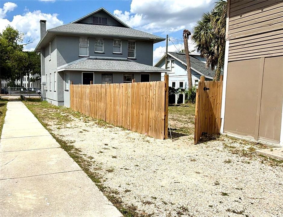 For Sale: $265,000 (6 beds, 3 baths, 2102 Square Feet)