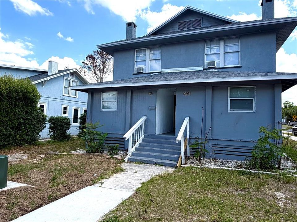 For Sale: $265,000 (6 beds, 3 baths, 2102 Square Feet)