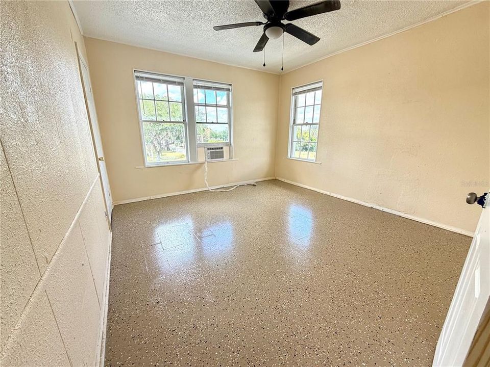 For Sale: $265,000 (6 beds, 3 baths, 2102 Square Feet)