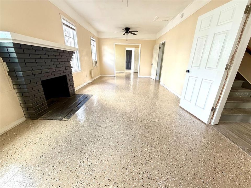 For Sale: $265,000 (6 beds, 3 baths, 2102 Square Feet)