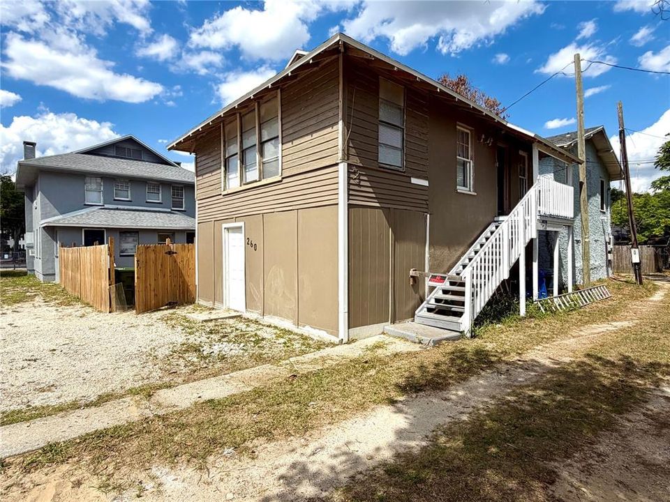 For Sale: $265,000 (6 beds, 3 baths, 2102 Square Feet)