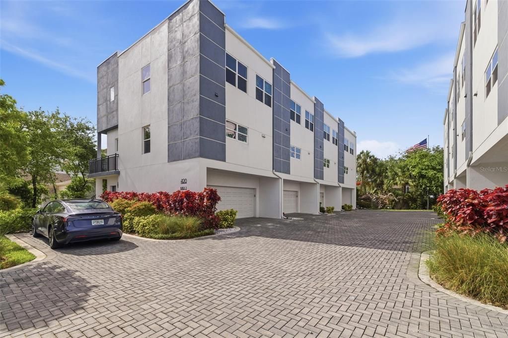 For Sale: $689,000 (4 beds, 3 baths, 2038 Square Feet)