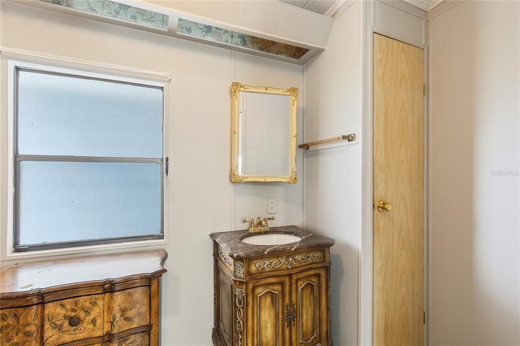 На продажу: $150,000 (2 спален, 2 ванн, 1248 Квадратных фут)