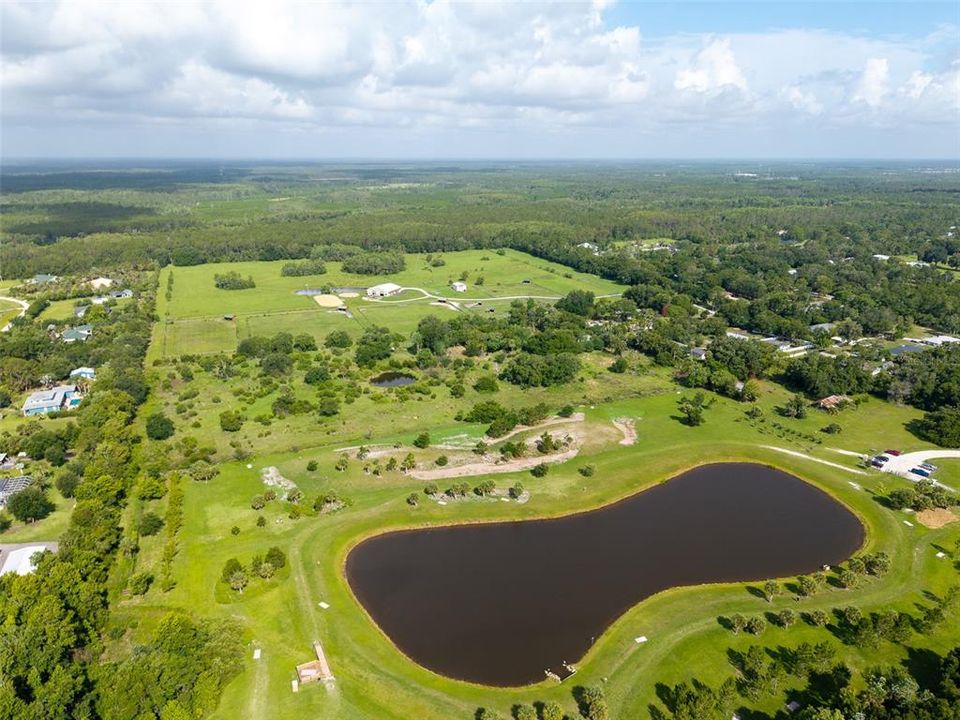 待售: $1,990,900 (11.69 acres)