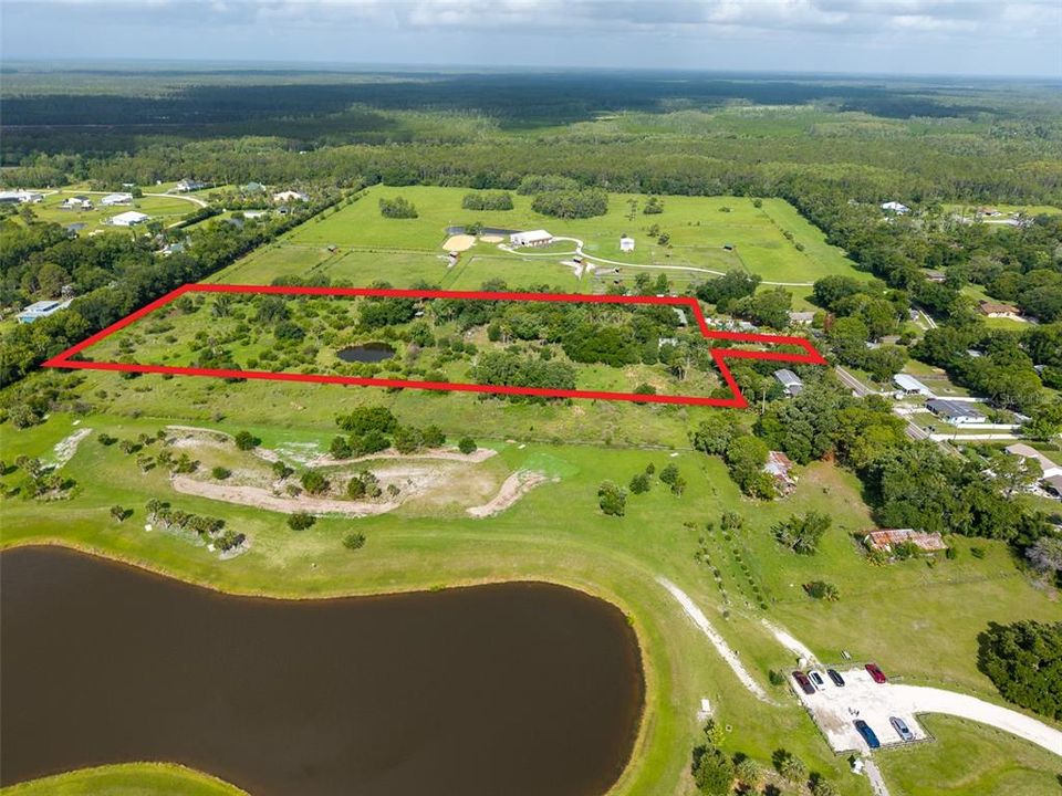 待售: $1,990,900 (11.69 acres)