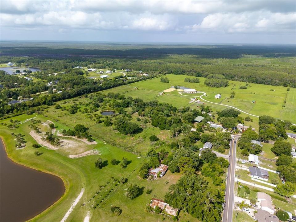 待售: $1,990,900 (11.69 acres)