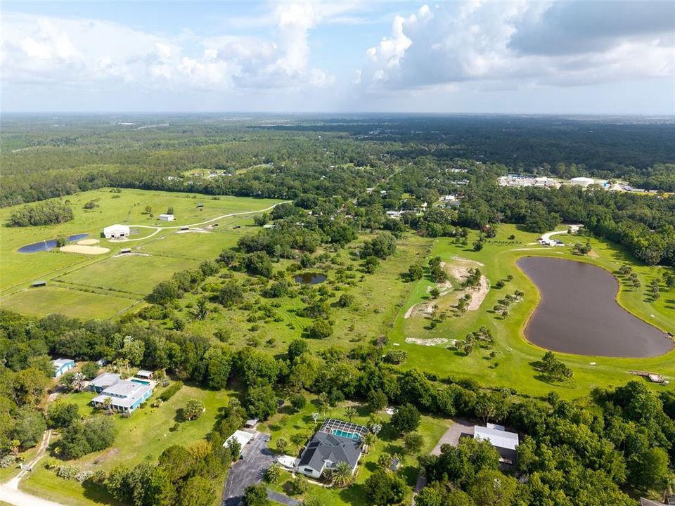 待售: $1,990,900 (11.69 acres)