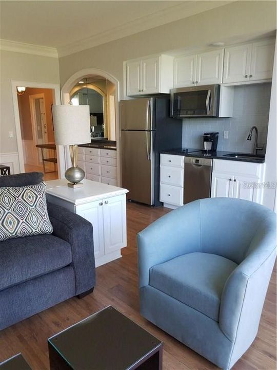 For Rent: $2,250 (1 beds, 1 baths, 595 Square Feet)