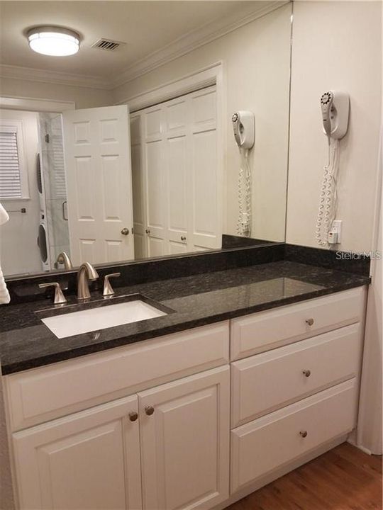 For Rent: $2,250 (1 beds, 1 baths, 595 Square Feet)