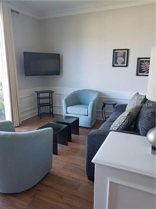 For Rent: $2,250 (1 beds, 1 baths, 595 Square Feet)