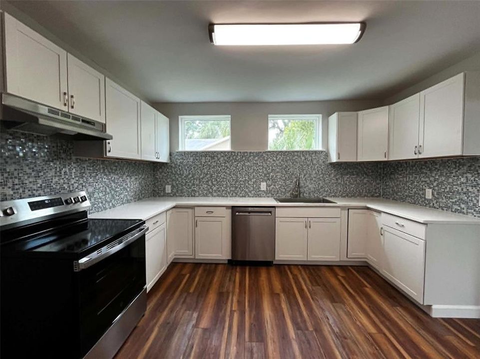 For Sale: $299,000 (3 beds, 2 baths, 3068 Square Feet)