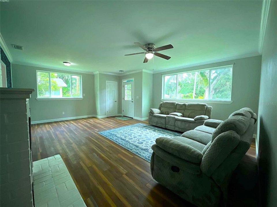 For Sale: $299,000 (3 beds, 2 baths, 3068 Square Feet)