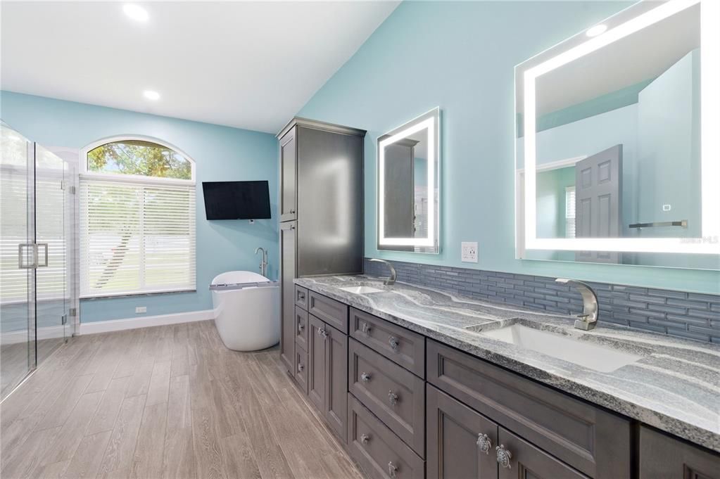 For Sale: $1,100,000 (5 beds, 3 baths, 3503 Square Feet)
