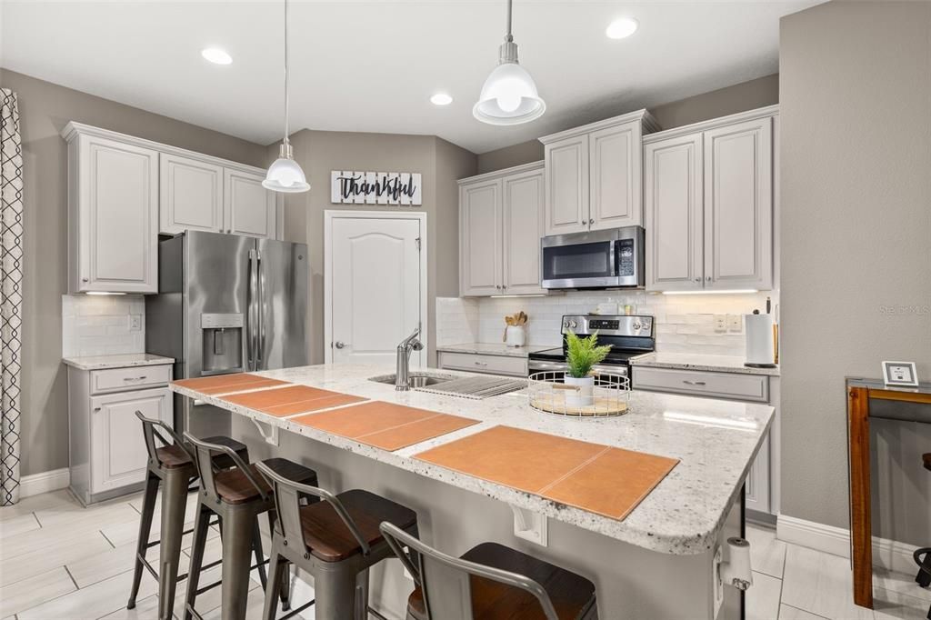For Sale: $440,000 (3 beds, 2 baths, 1958 Square Feet)