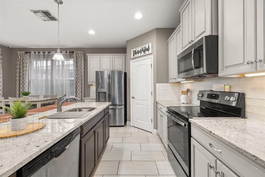 For Sale: $440,000 (3 beds, 2 baths, 1958 Square Feet)