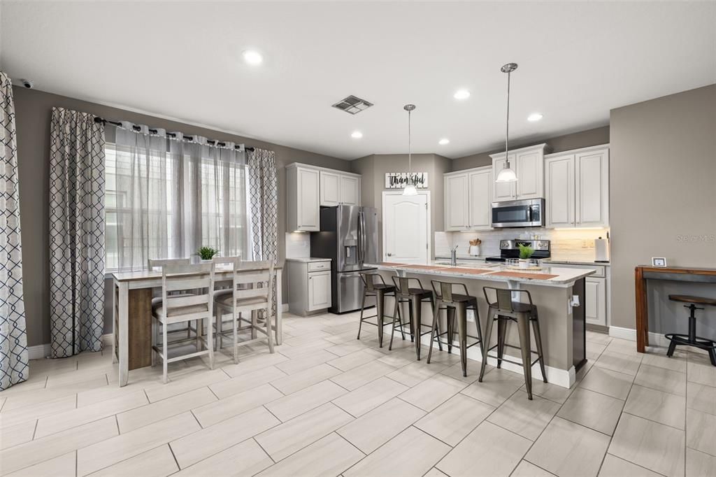 For Sale: $440,000 (3 beds, 2 baths, 1958 Square Feet)