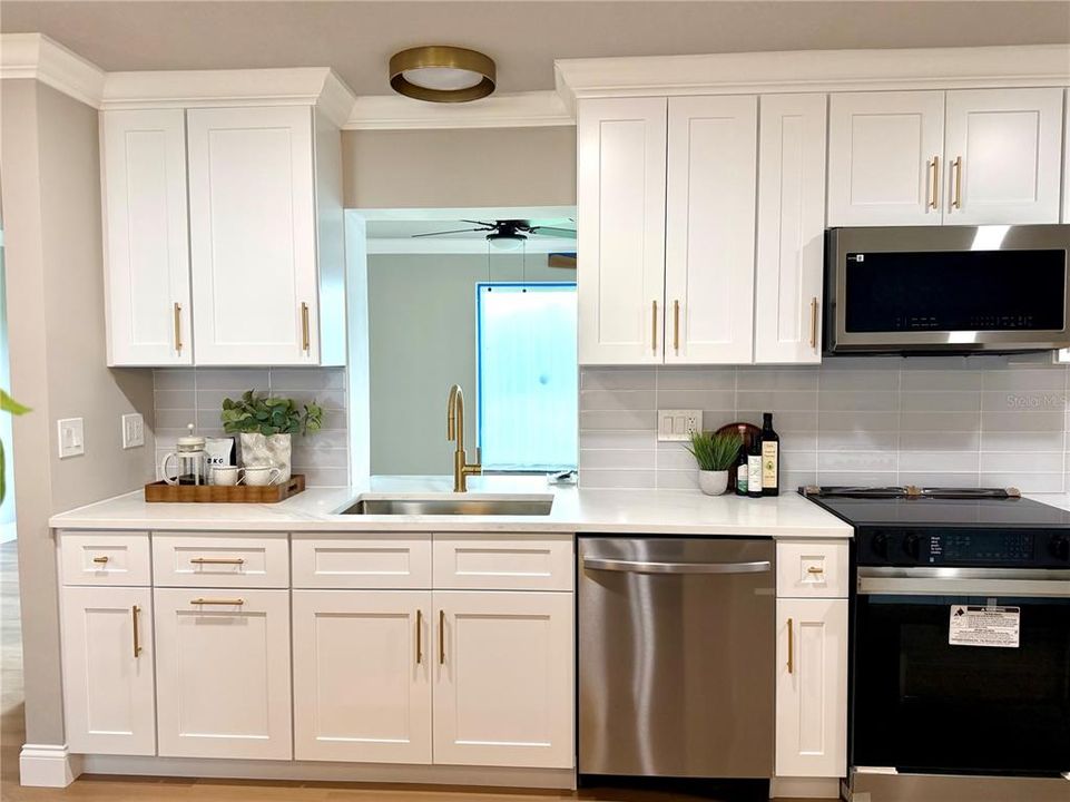 For Sale: $405,000 (2 beds, 2 baths, 1587 Square Feet)