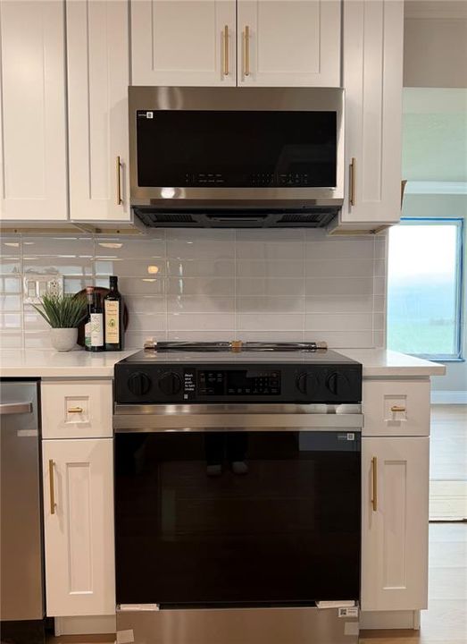 For Sale: $405,000 (2 beds, 2 baths, 1587 Square Feet)
