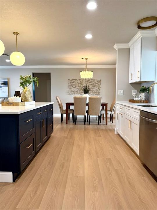 For Sale: $405,000 (2 beds, 2 baths, 1587 Square Feet)