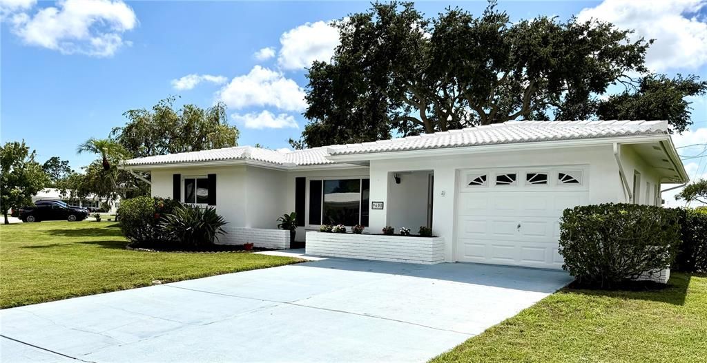 For Sale: $405,000 (2 beds, 2 baths, 1587 Square Feet)