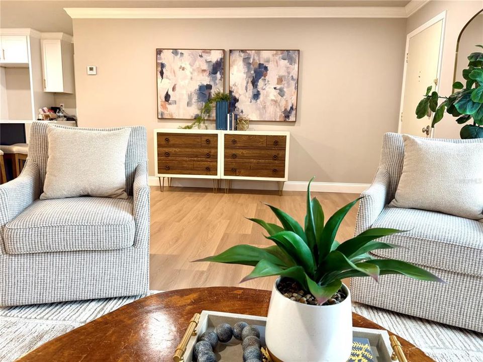 For Sale: $405,000 (2 beds, 2 baths, 1587 Square Feet)