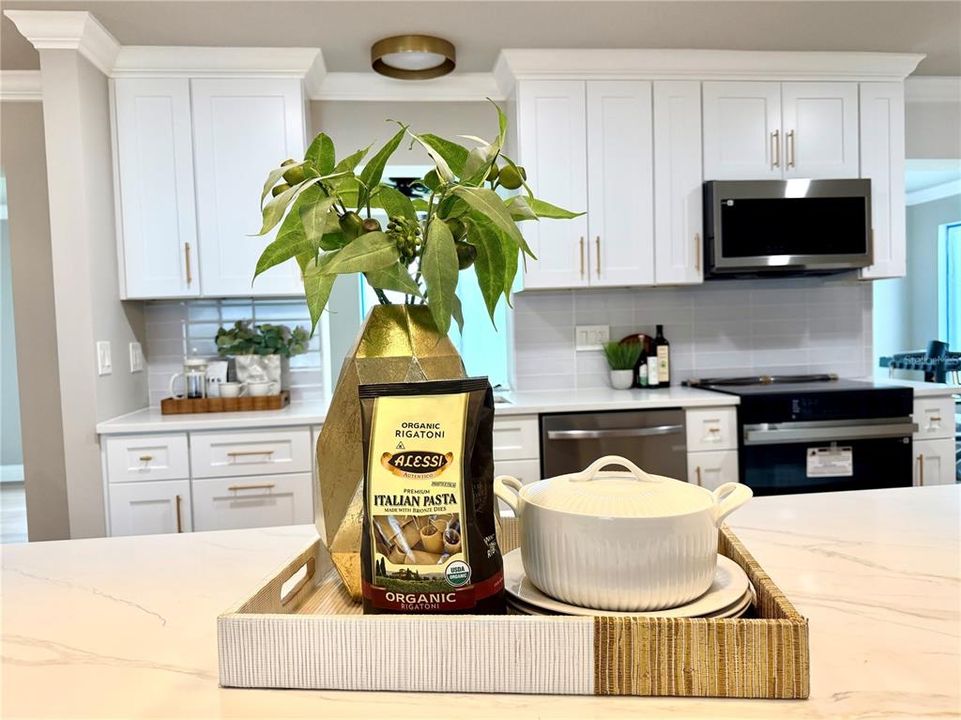 For Sale: $405,000 (2 beds, 2 baths, 1587 Square Feet)