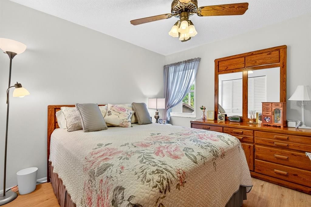 For Sale: $225,000 (2 beds, 2 baths, 1240 Square Feet)