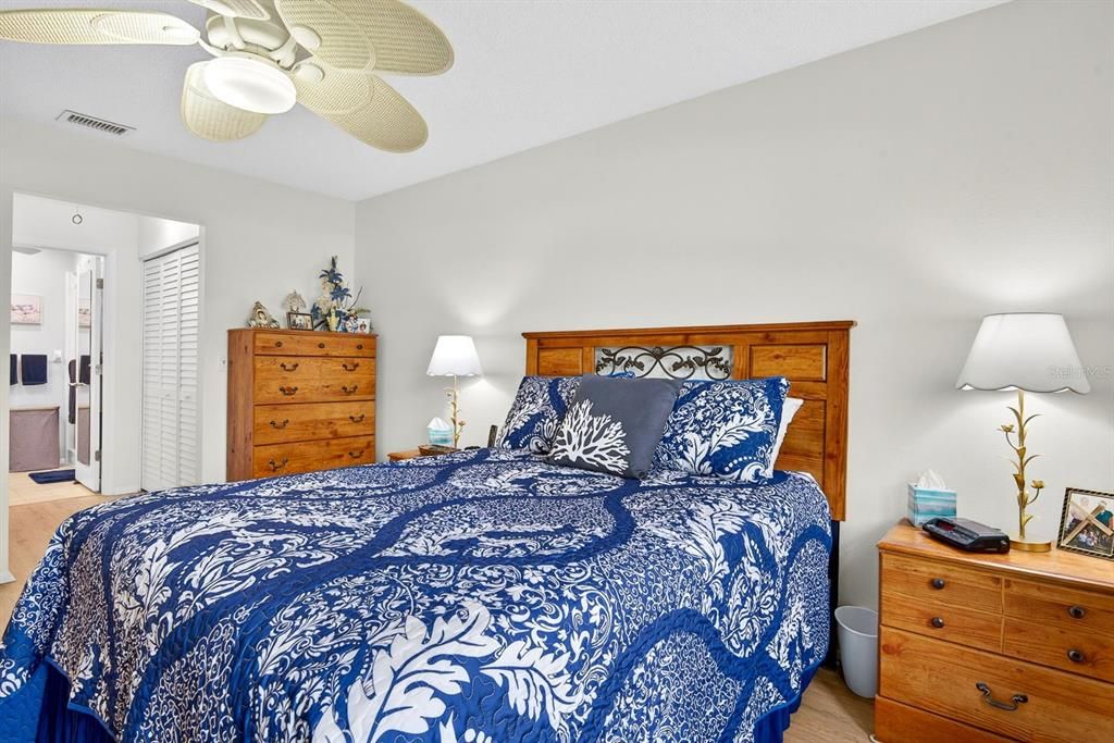For Sale: $225,000 (2 beds, 2 baths, 1240 Square Feet)